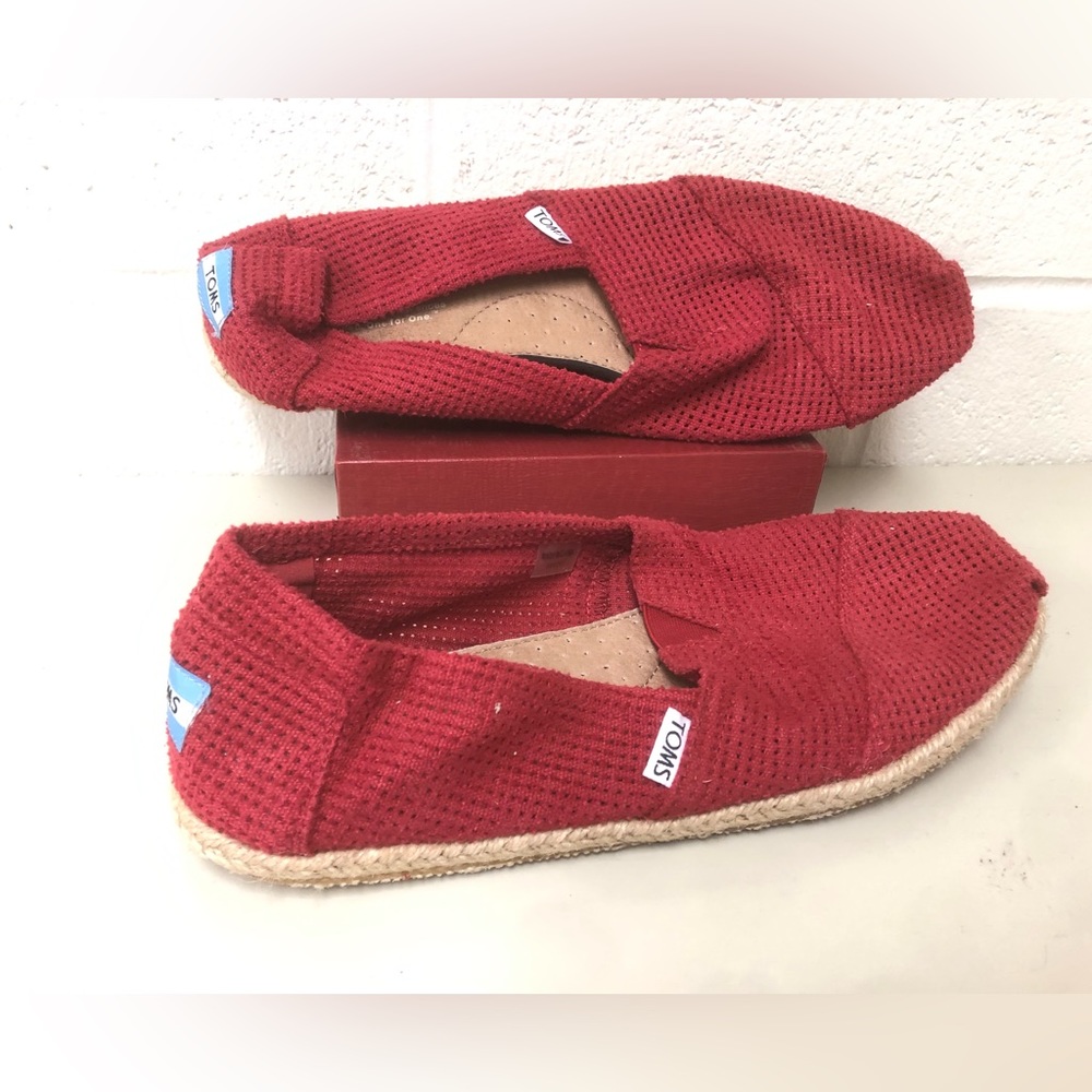 Toms red 9.5
